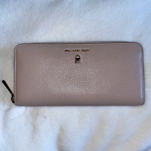 Michael Kors Zip Around Wallet